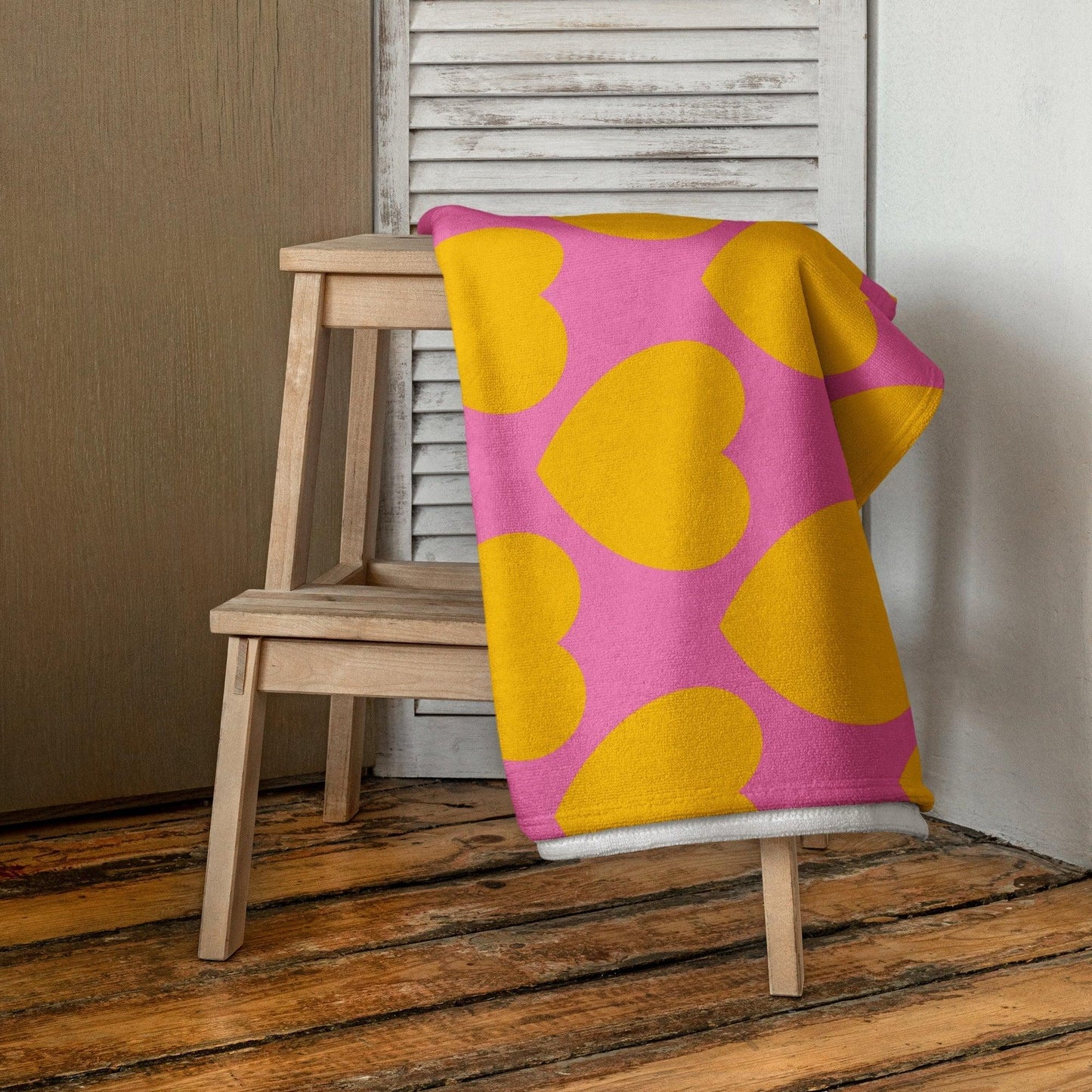Towel - ELLIE LOVE yellow pink - Bold heart print