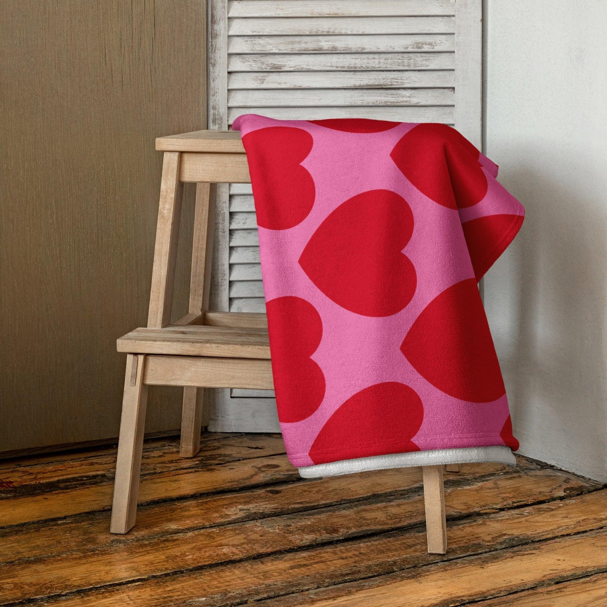 ELLIE LOVE red - Towel | SHALMIAK