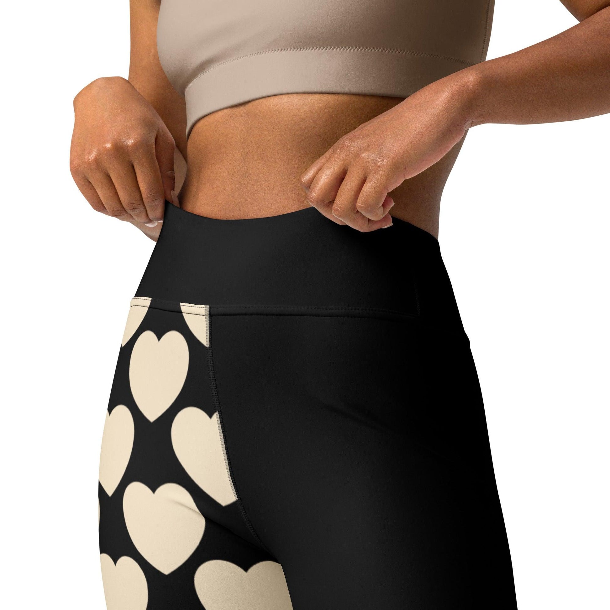 Yoga leggings - ELLIE LOVE black - Bold heart print