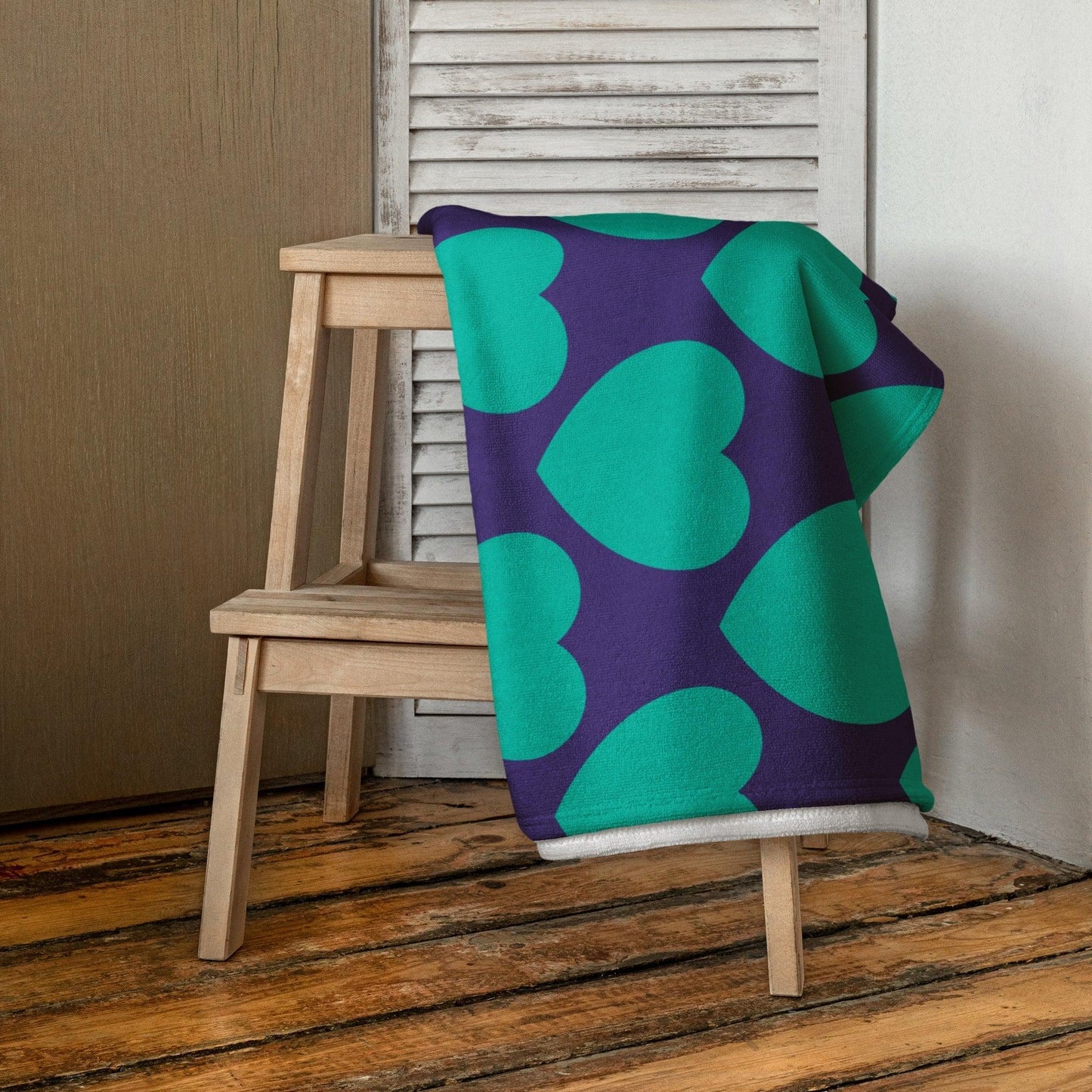Towel - ELLIE LOVE mint purple - Bold heart print