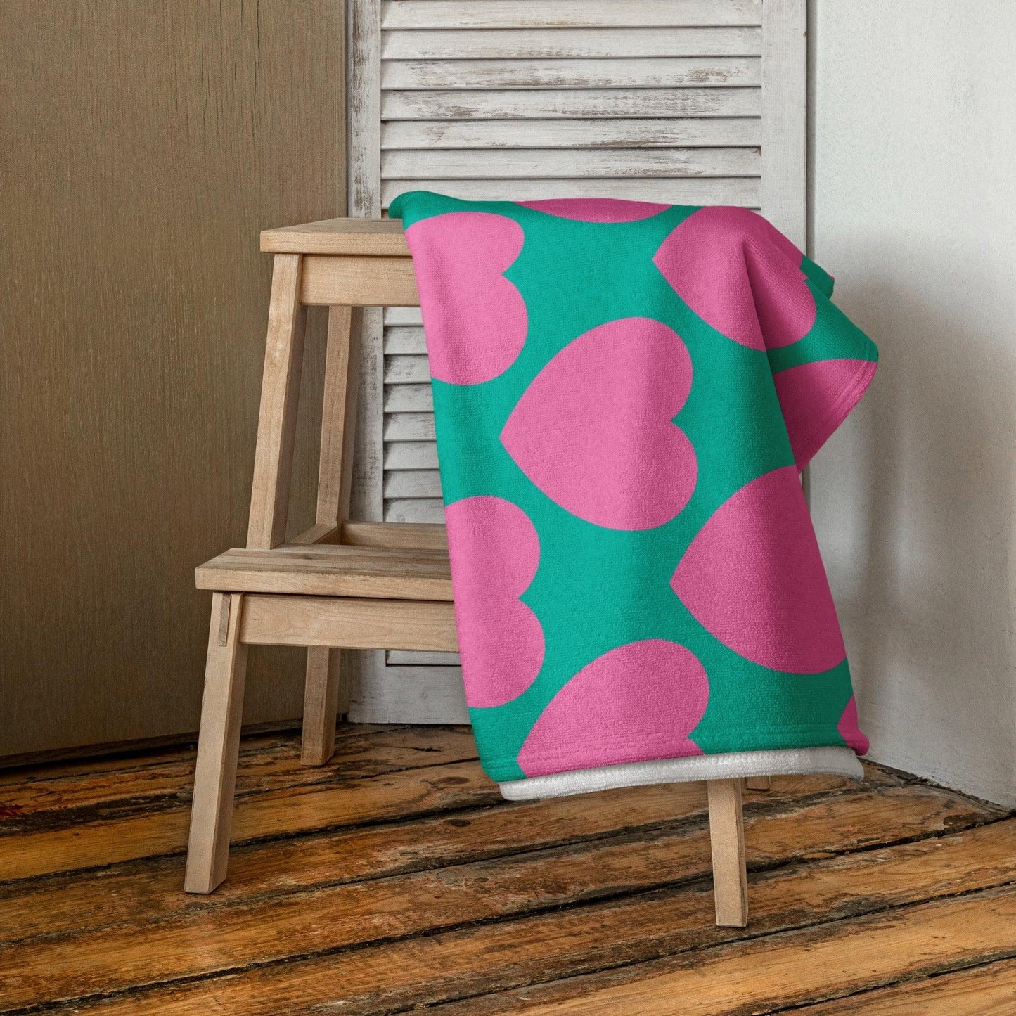 Towel - ELLIE LOVE pink mint - Bold heart print
