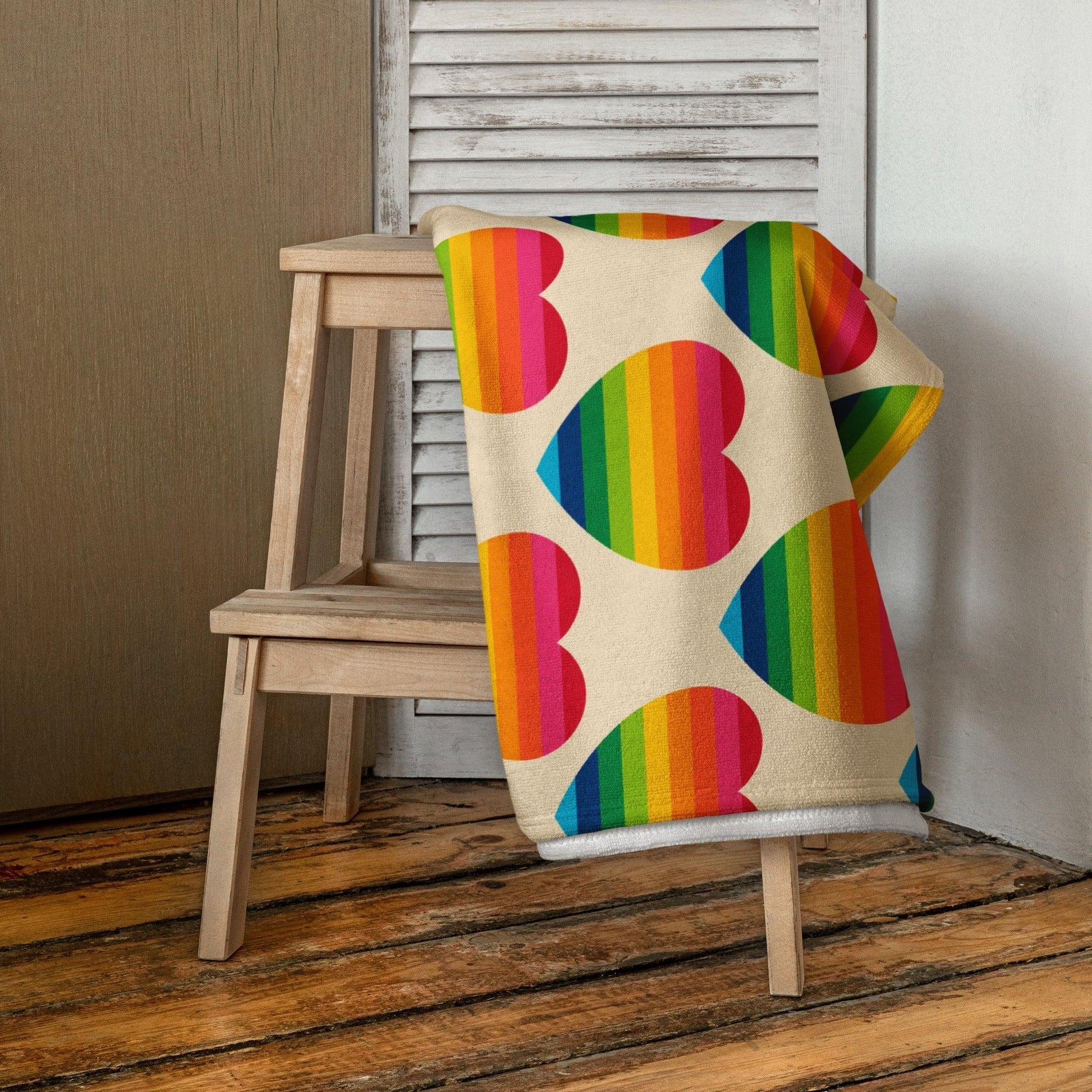 Towel - ELLIE LOVE rainbow - Bold heart print