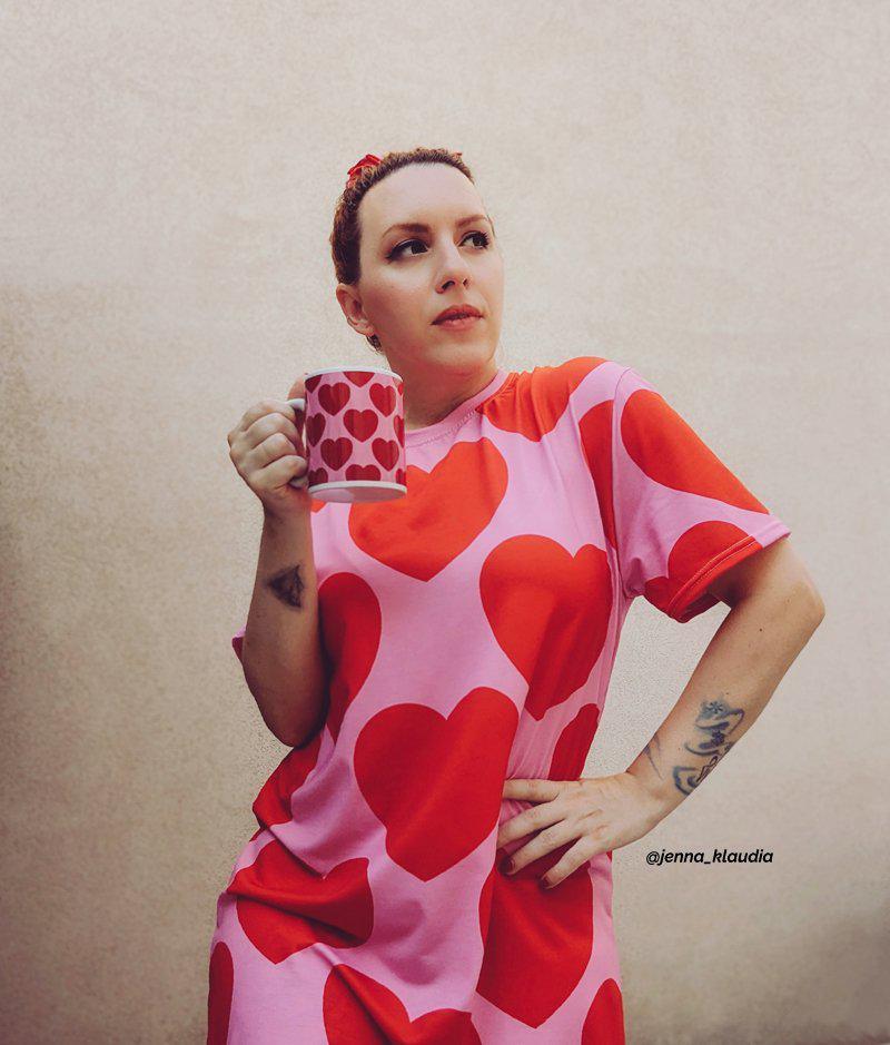 Mug - ELLIE LOVE red - Bold heart print