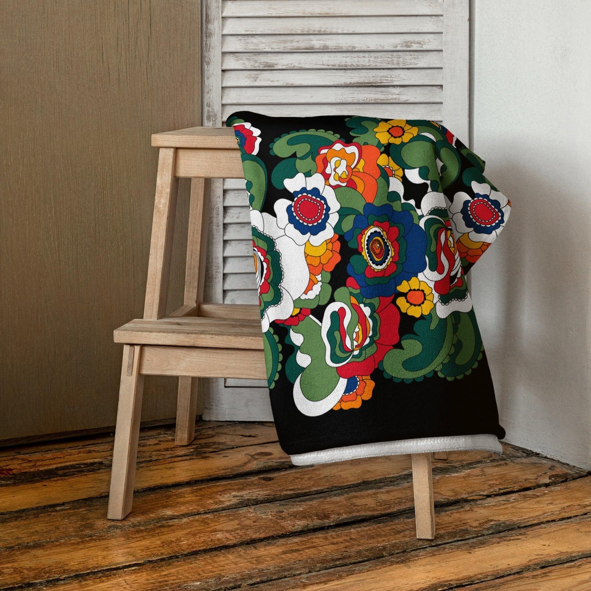 Towel - GROOVY KURBITS - Folk floral print