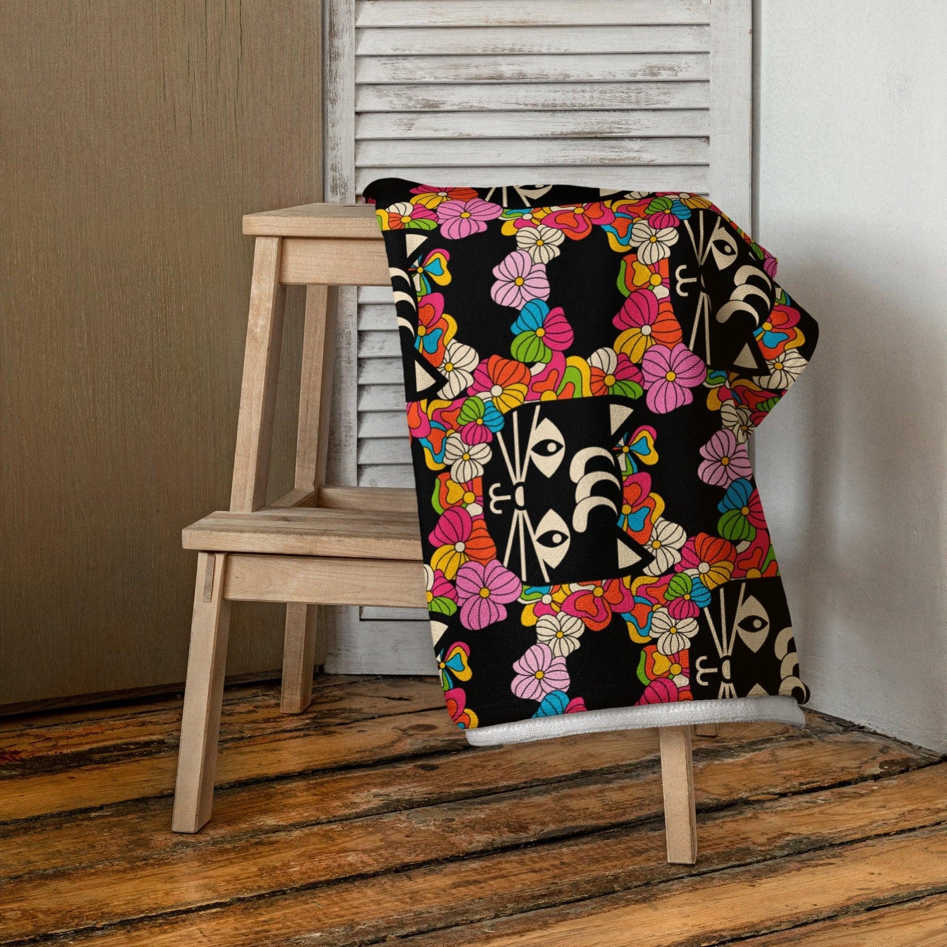 Towel - MAGICAT black - Black cats and flowers print