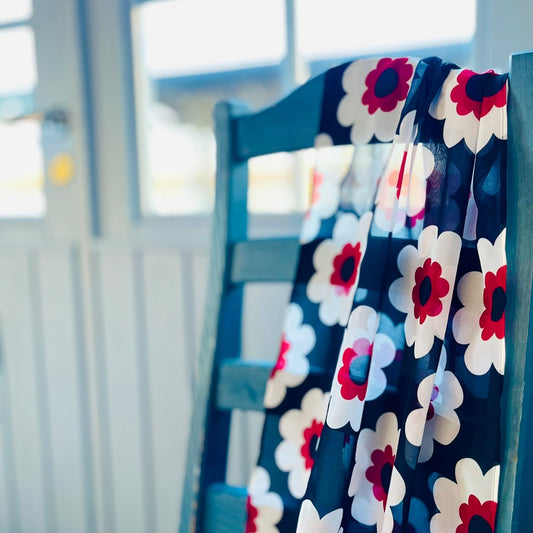 Scarf - FANCY BLOOM red white black - Pretty floral print