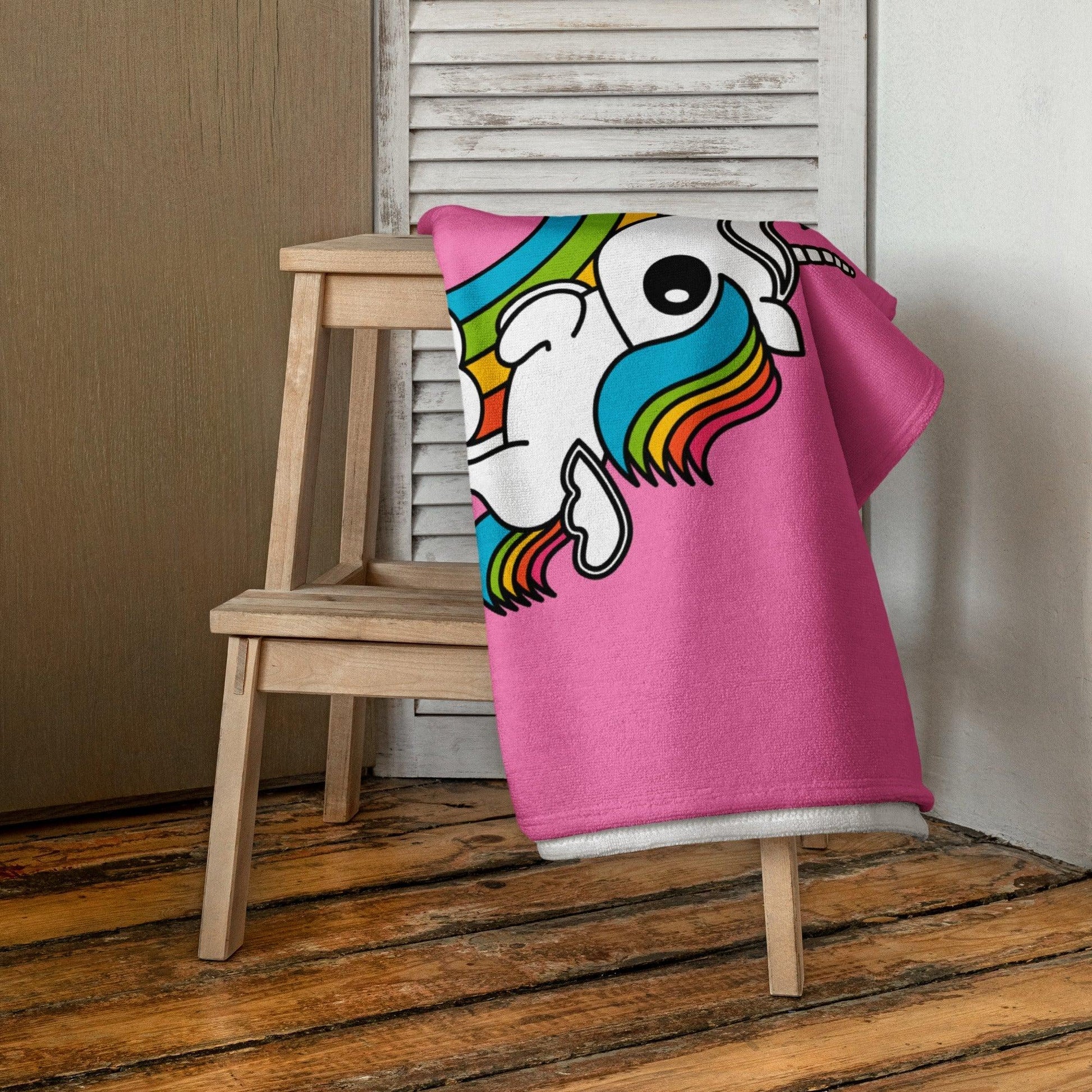 Towel - UNIQUE pink - Unicorns and rainbows print